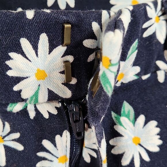 ☔️🔹️Old Navy Blue & White Daisy Print Pixie Pants Size 6 - Picture 6 of 8